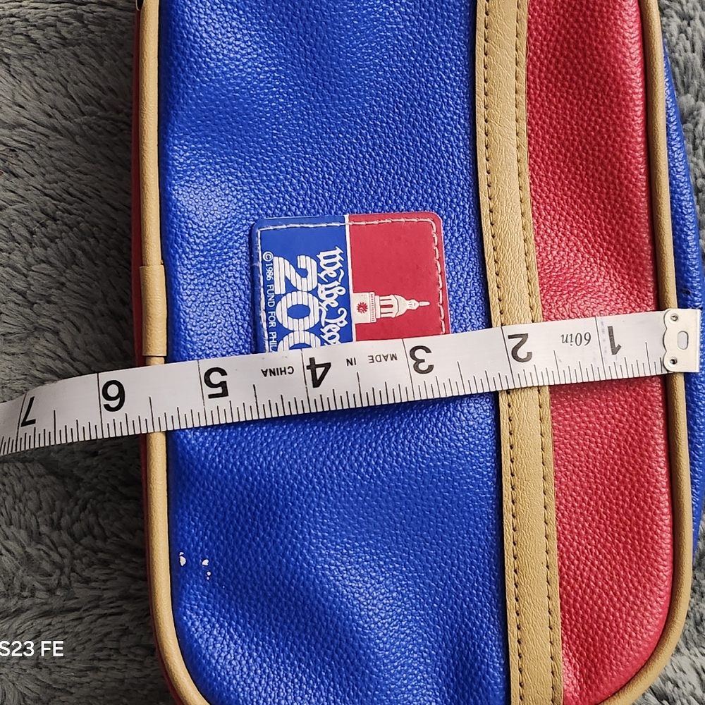 Vintage 1986 We Are The People Travel bag Like New - Picture 4 of 6